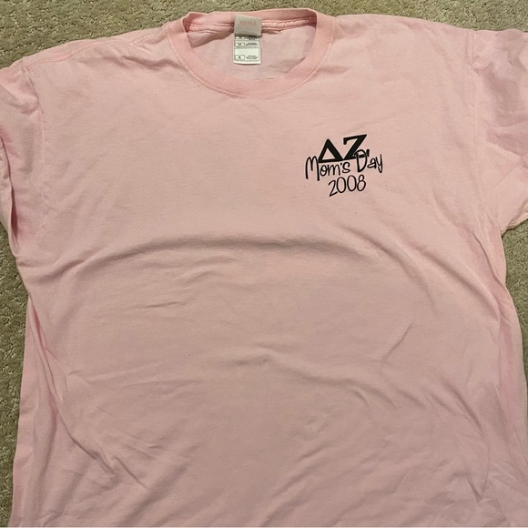Delta Zeta Moms Day shirt .. such a cute addition to your DZ t-shirt collection! - Picture 1 of 2